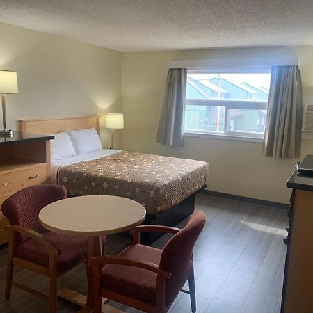 Northern Lights Inn Fort St. John 외부 사진