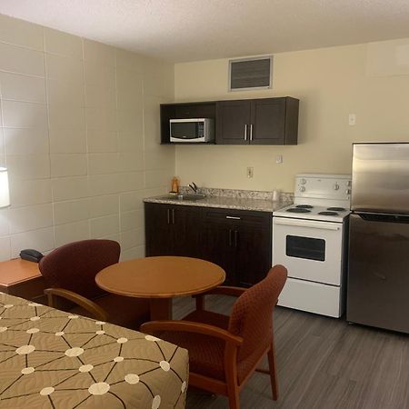 Northern Lights Inn Fort St. John 외부 사진