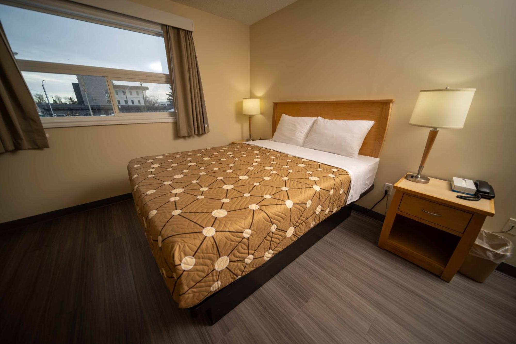 Northern Lights Inn Fort St. John 외부 사진