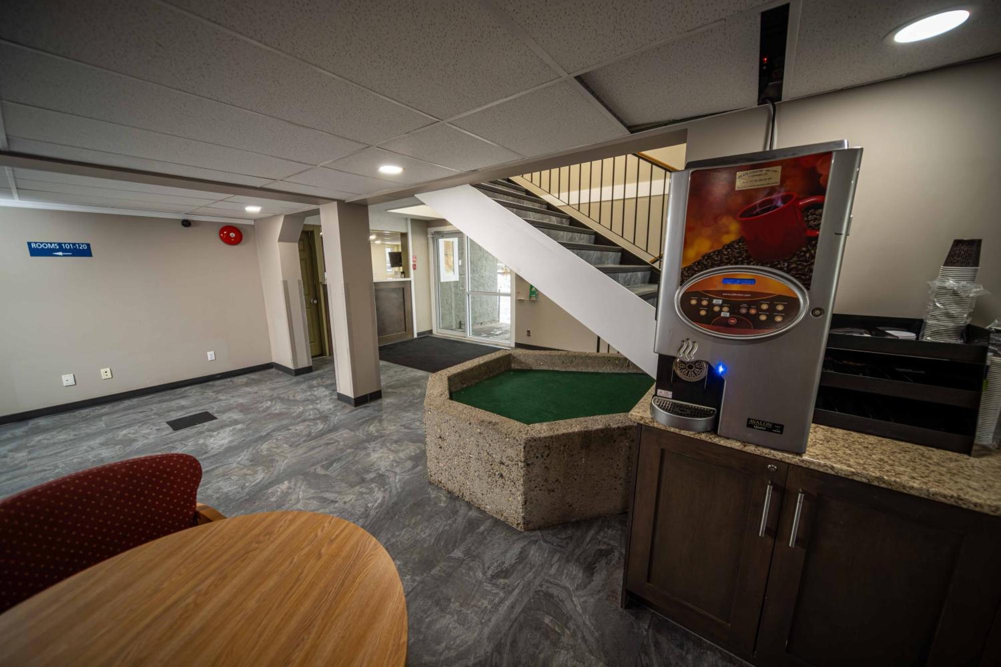 Northern Lights Inn Fort St. John 외부 사진