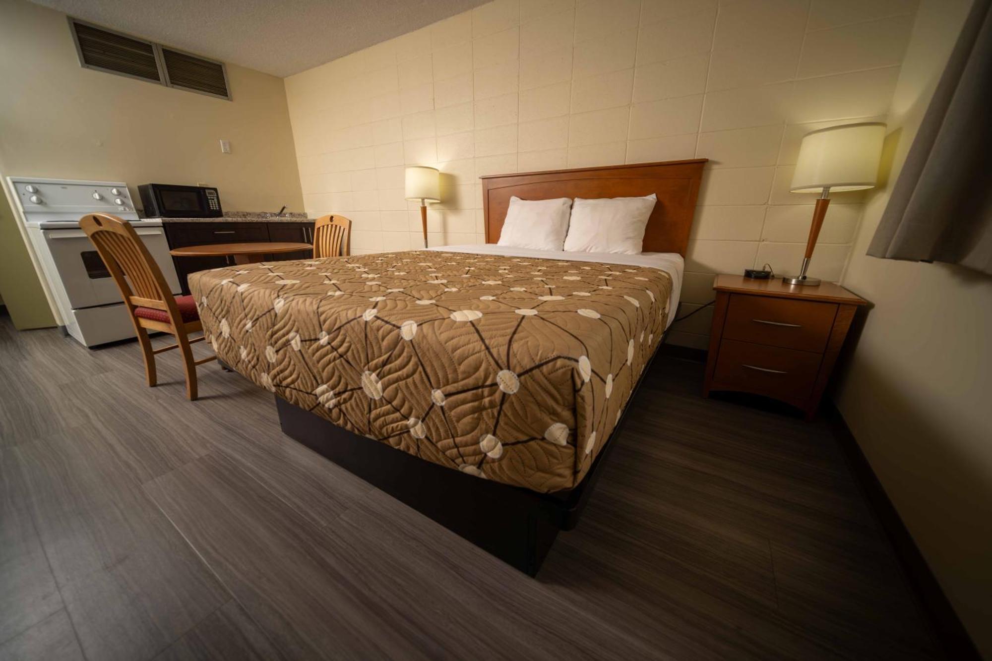 Northern Lights Inn Fort St. John 외부 사진