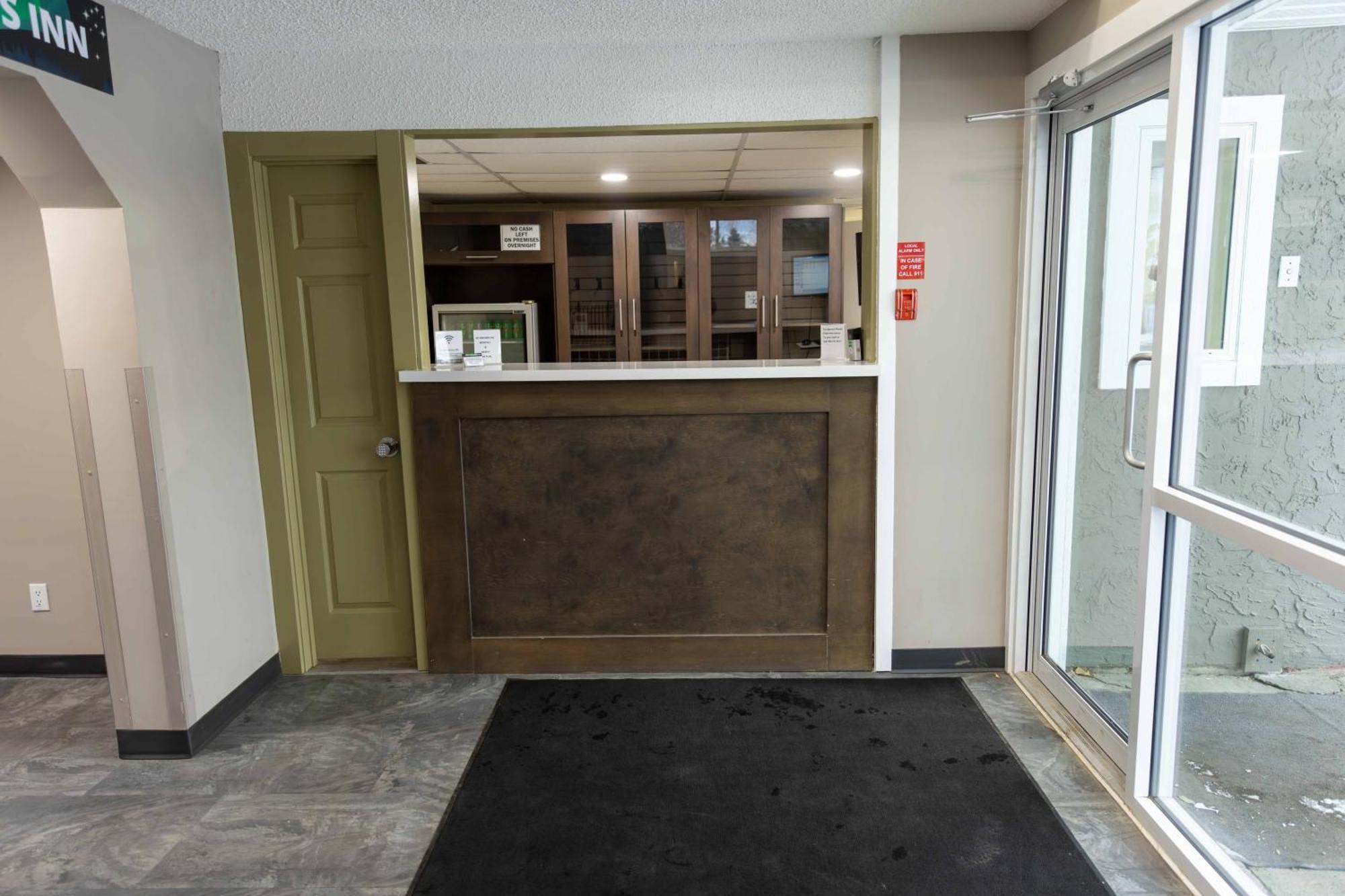 Northern Lights Inn Fort St. John 외부 사진